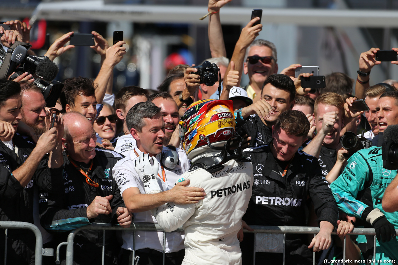 GP ITALIA, 03.09.2017- Festeggiamenti in parc fermee, Lewis Hamilton (GBR) Mercedes AMG F1 W08