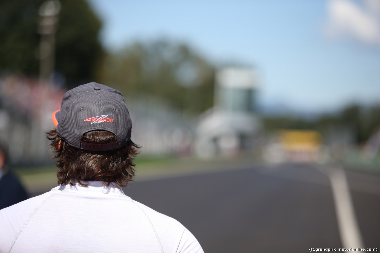 GP ITALIA, 03.09.2017- drivers parade, Fernando Alonso (ESP) McLaren Honda MCL32