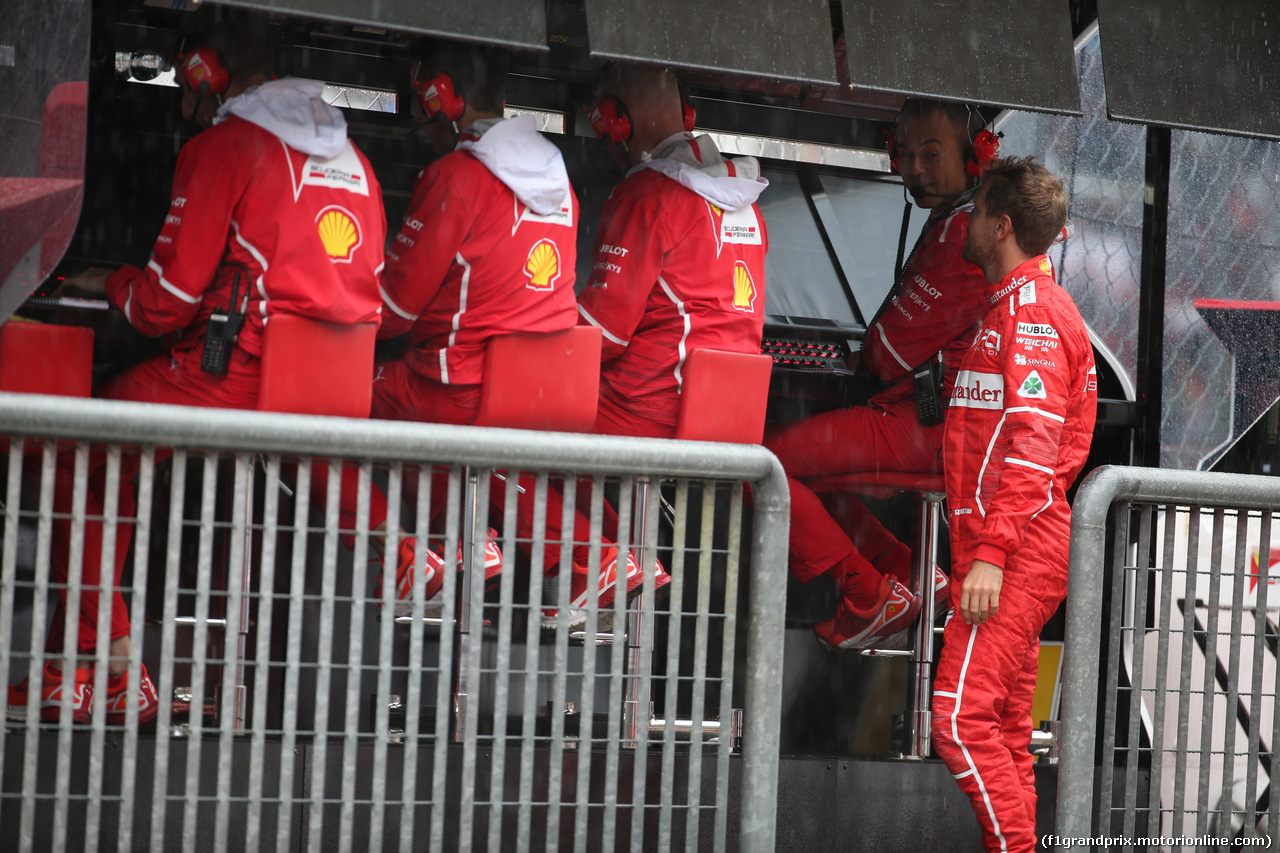 GP ITALIA, 02.09.2017- Free practice 3, Sebastian Vettel (GER) Ferrari SF70H on the pitwall