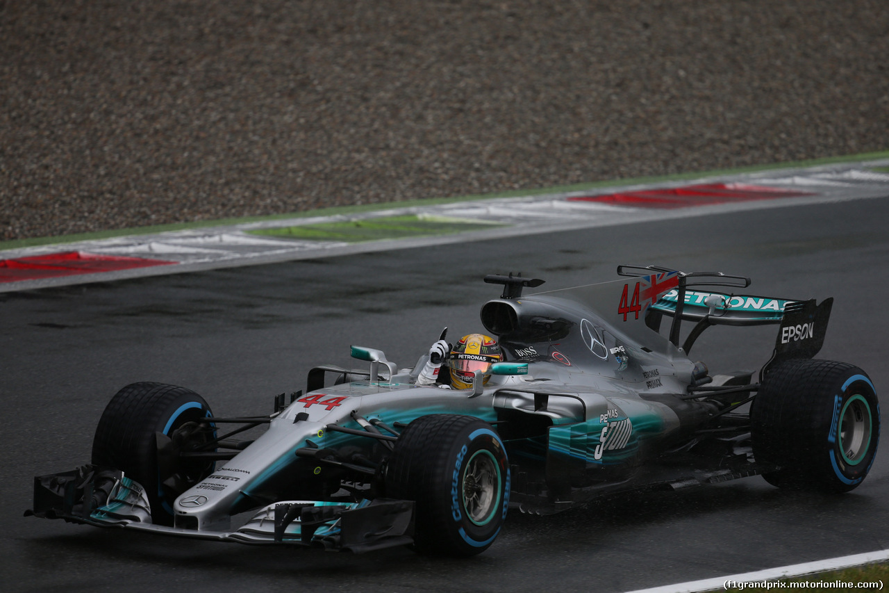 GP ITALIA, 02.09.2017- Qualifiche, Lewis Hamilton (GBR) Mercedes AMG F1 W08 celebrates the 69th pole position