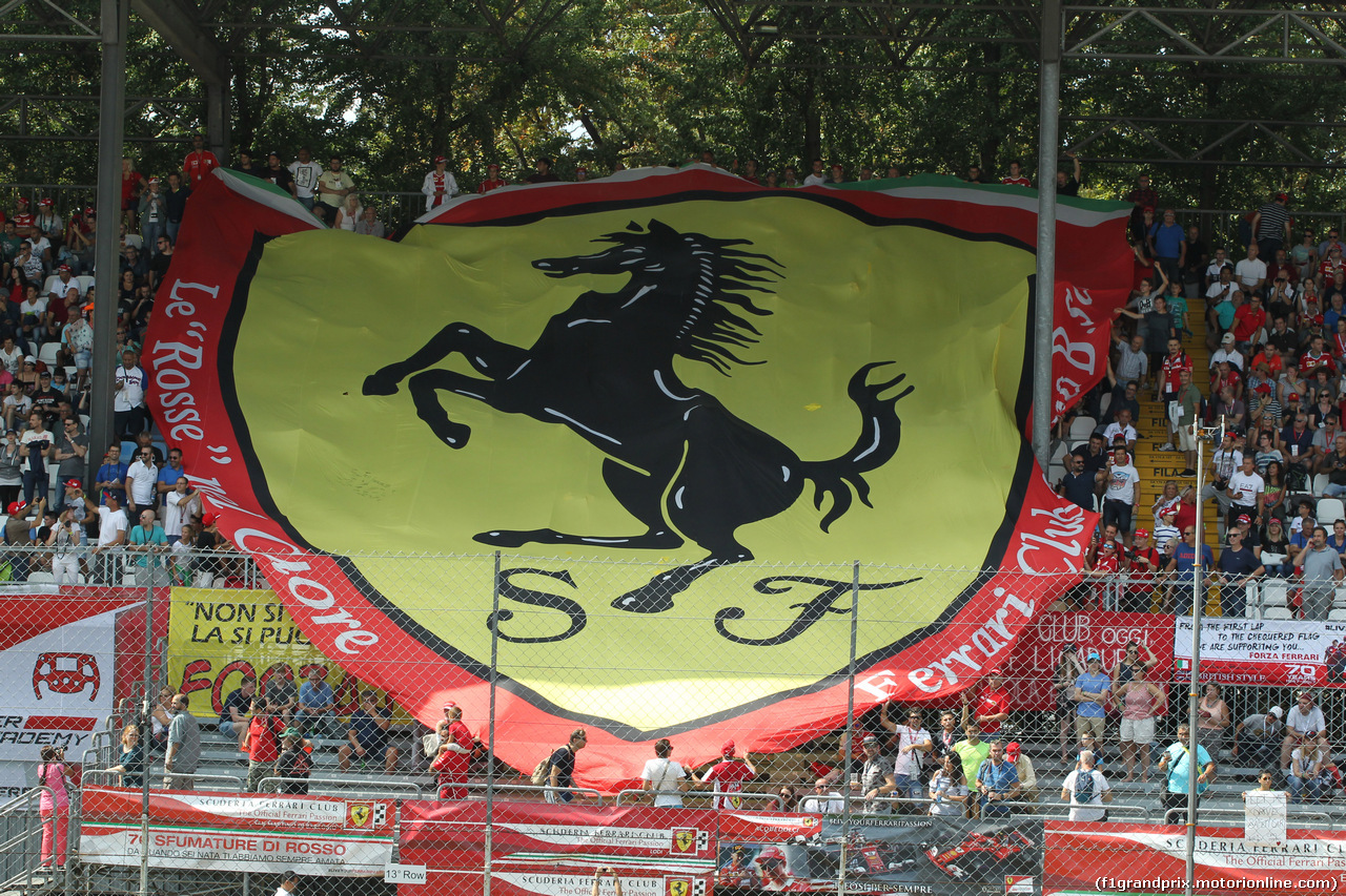 GP ITALIA, 01.09.2017- Prove Libere 1, The Ferrari fans heart