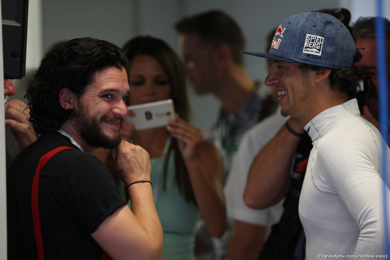 GP ITALIA, 01.09.2017- Kit Harington (GBR) Actor with Carlos Sainz Jr (ESP) Scuderia Toro Rosso STR12