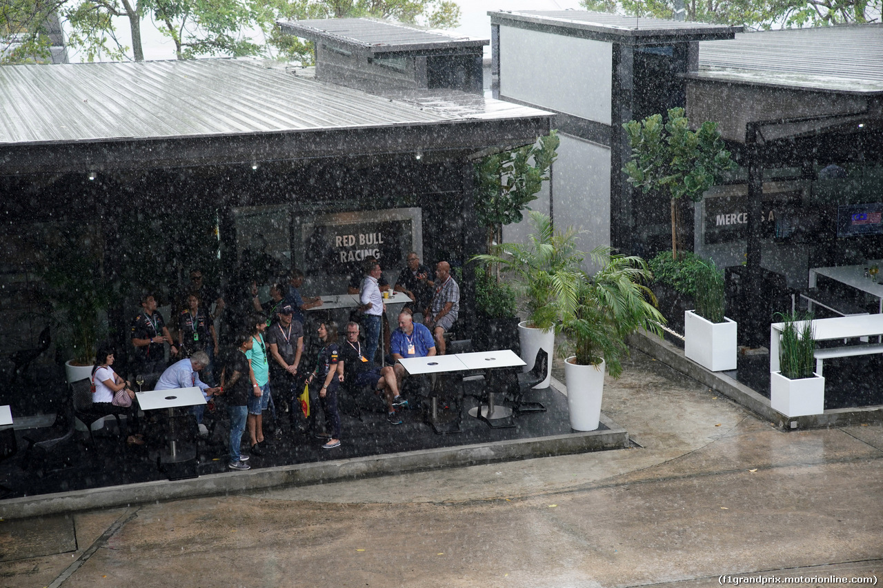 GP MALESIA, 01.10.2017 - Rain falls in the paddock