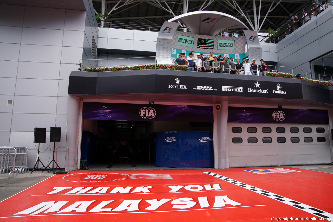 GP MALESIA, 01.10.2017 - Drivers wave to the fans in the last Malaysian GP.