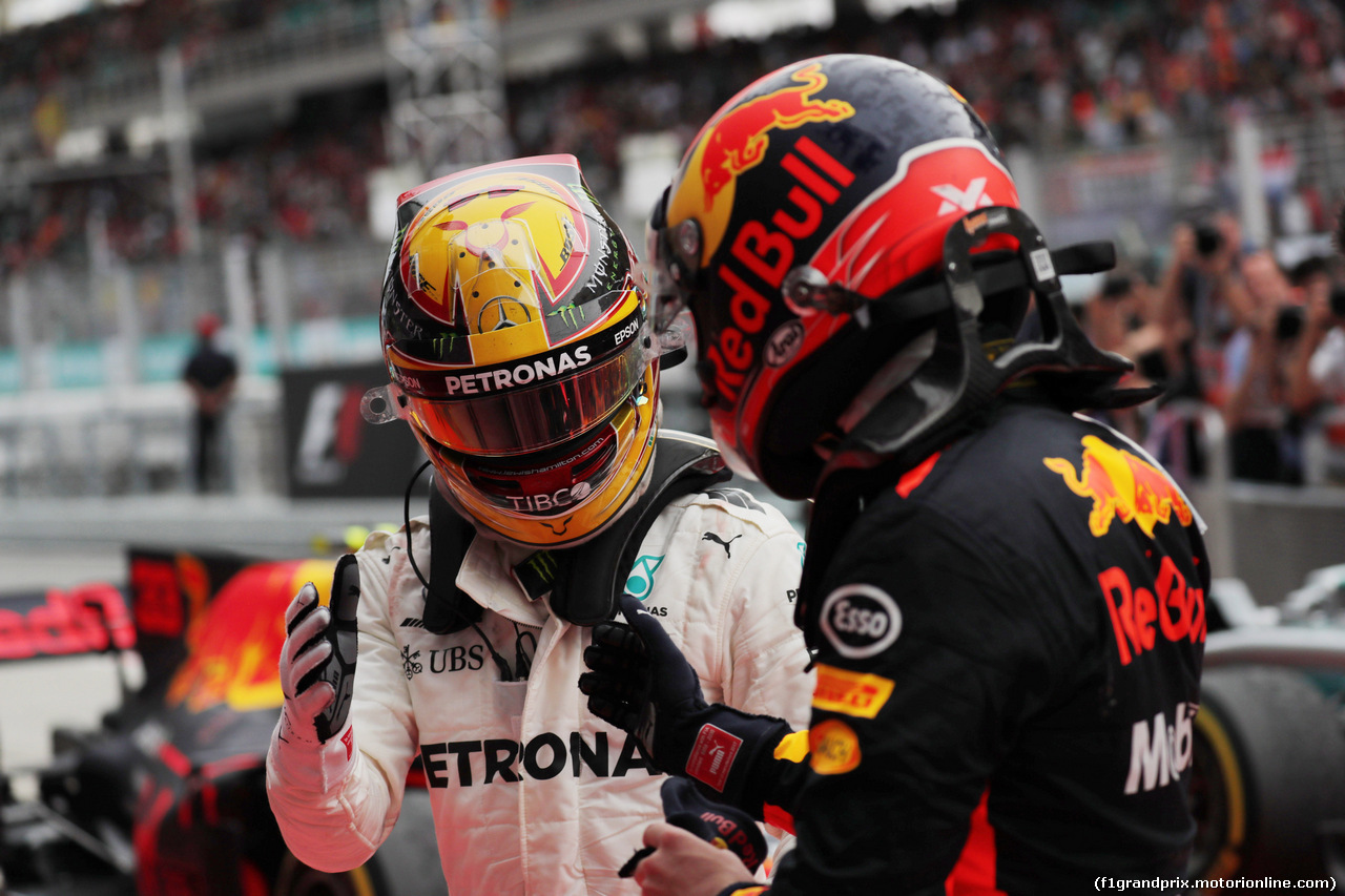 GP MALESIA, 01.10.2017 - Gara, 2nd place Lewis Hamilton (GBR) Mercedes AMG F1 W08 e 3rd place Max Verstappen (NED) Red Bull Racing RB13 vincitore