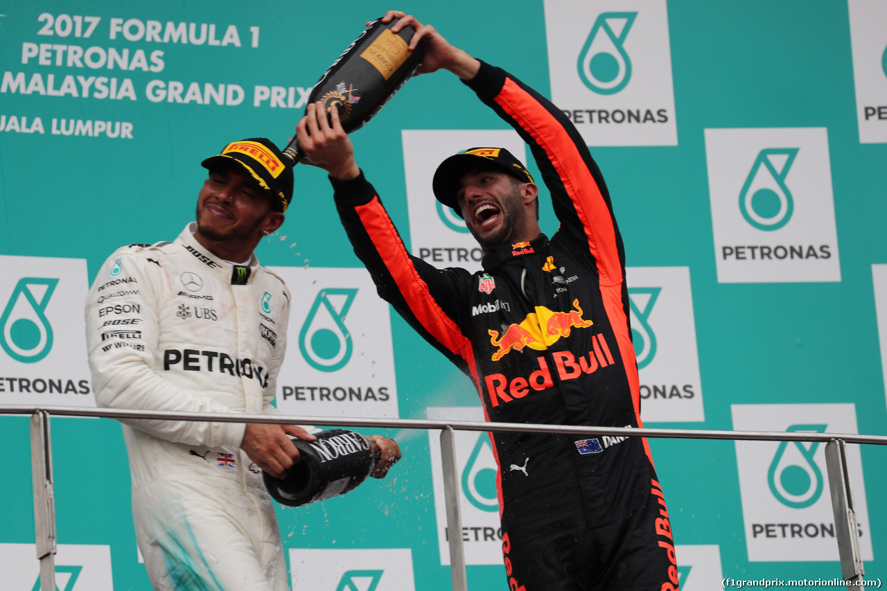 GP MALESIA, 01.10.2017 - Gara, 2nd place Lewis Hamilton (GBR) Mercedes AMG F1 W08 e 3rd place Daniel Ricciardo (AUS) Red Bull Racing RB13