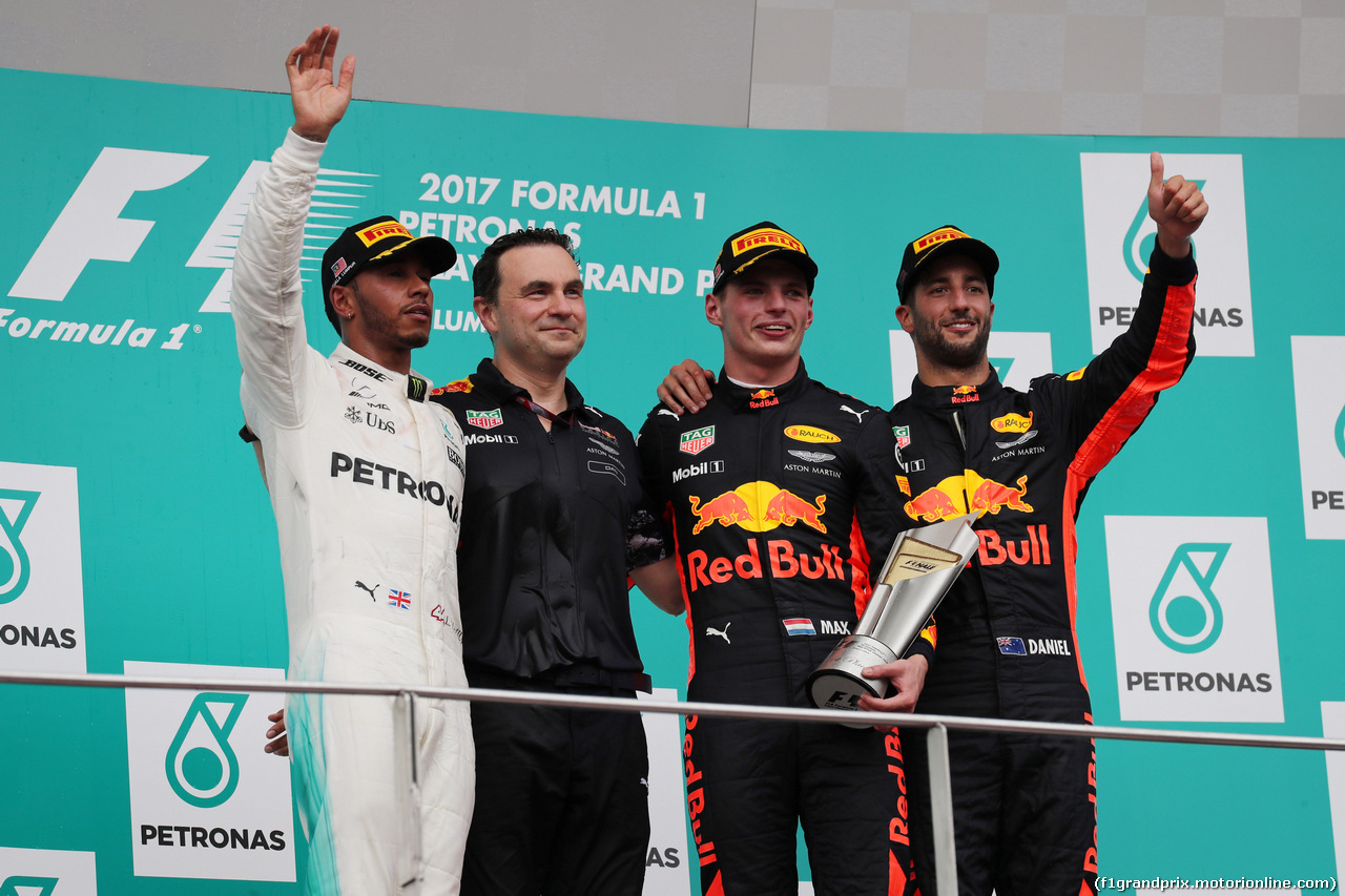 GP MALESIA, 01.10.2017 - Gara, 1st place Max Verstappen (NED) Red Bull Racing RB13, 2nd place Lewis Hamilton (GBR) Mercedes AMG F1 W08 e 3rd place Daniel Ricciardo (AUS) Red Bull Racing RB13
