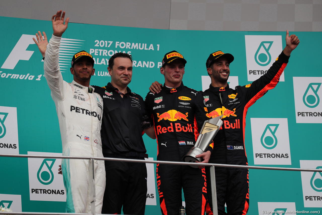 GP MALESIA, 01.10.2017 - Gara, 1st place Max Verstappen (NED) Red Bull Racing RB13, 2nd place Lewis Hamilton (GBR) Mercedes AMG F1 W08 e 3rd place Daniel Ricciardo (AUS) Red Bull Racing RB13