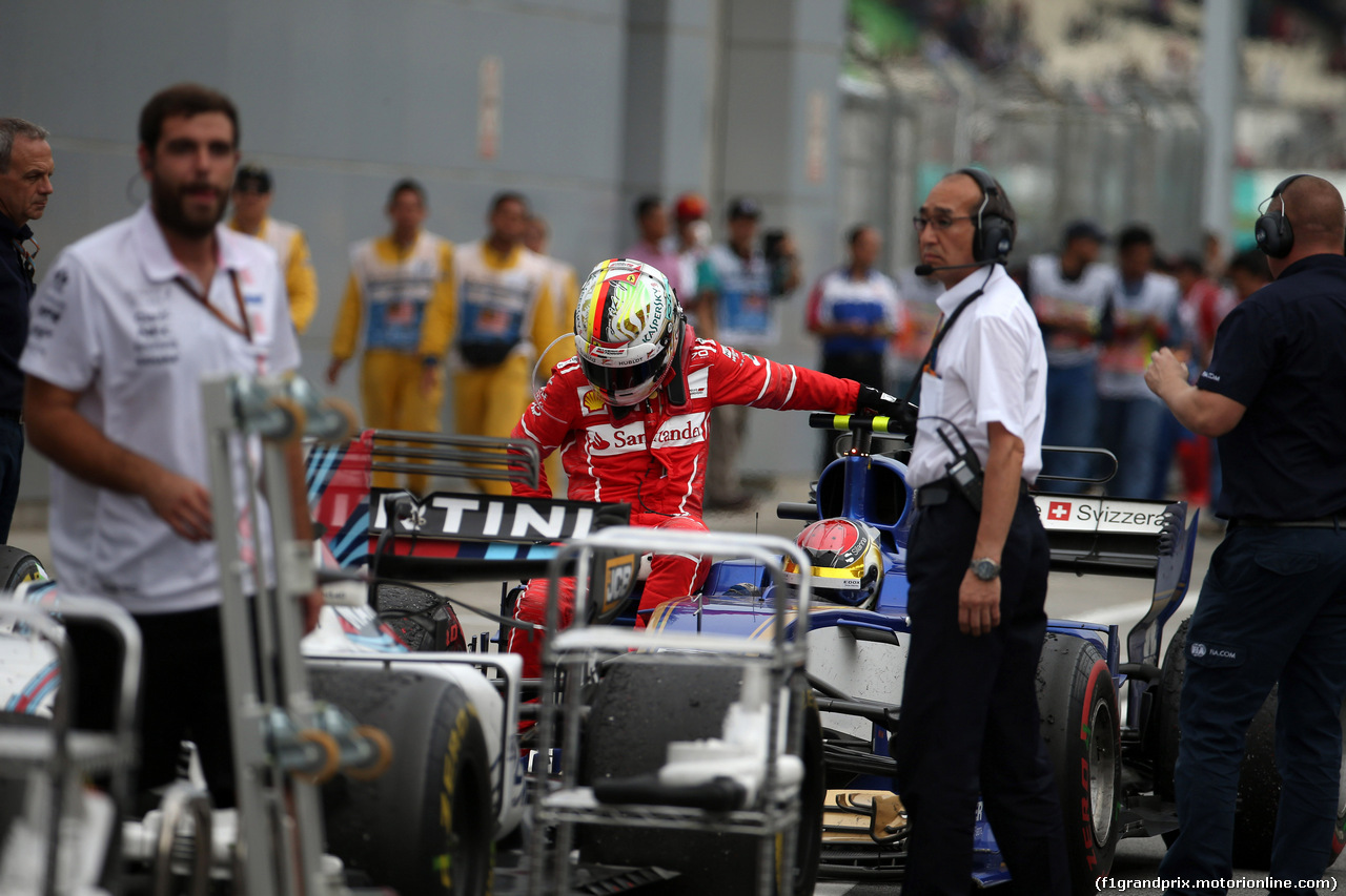 GP MALESIA, 01.10.2017 - Gara, Sebastian Vettel (GER) Ferrari SF70H gets a lift to the parc fermé.