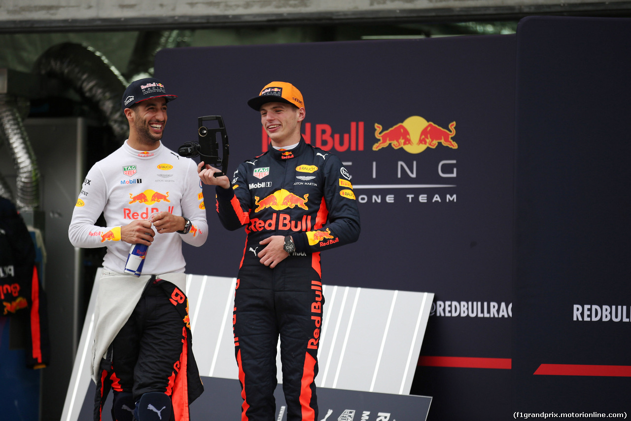 GP MALESIA, 01.10.2017 - Gara, Festeggiamenti, Max Verstappen (NED) Red Bull Racing RB13 vincitore e Daniel Ricciardo (AUS) Red Bull Racing RB13 3rd place