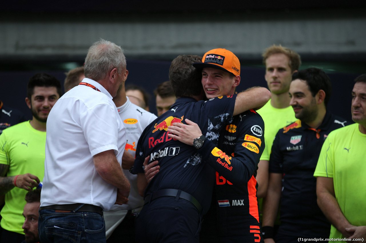 GP MALESIA, 01.10.2017 - Gara, Festeggiamenti, Max Verstappen (NED) Red Bull Racing RB13 vincitore with Christian Horner (GBR), Red Bull Racing, Sporting Director