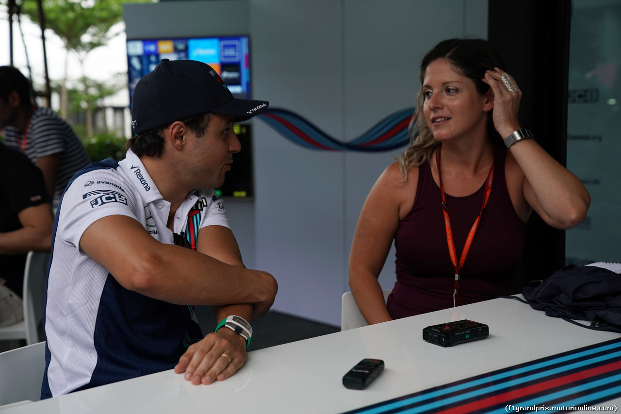 GP MALESIA, 28.09.2017 - Felipe Massa (BRA) Williams FW40 e Julianne Cerasoli (BRA) Journalist