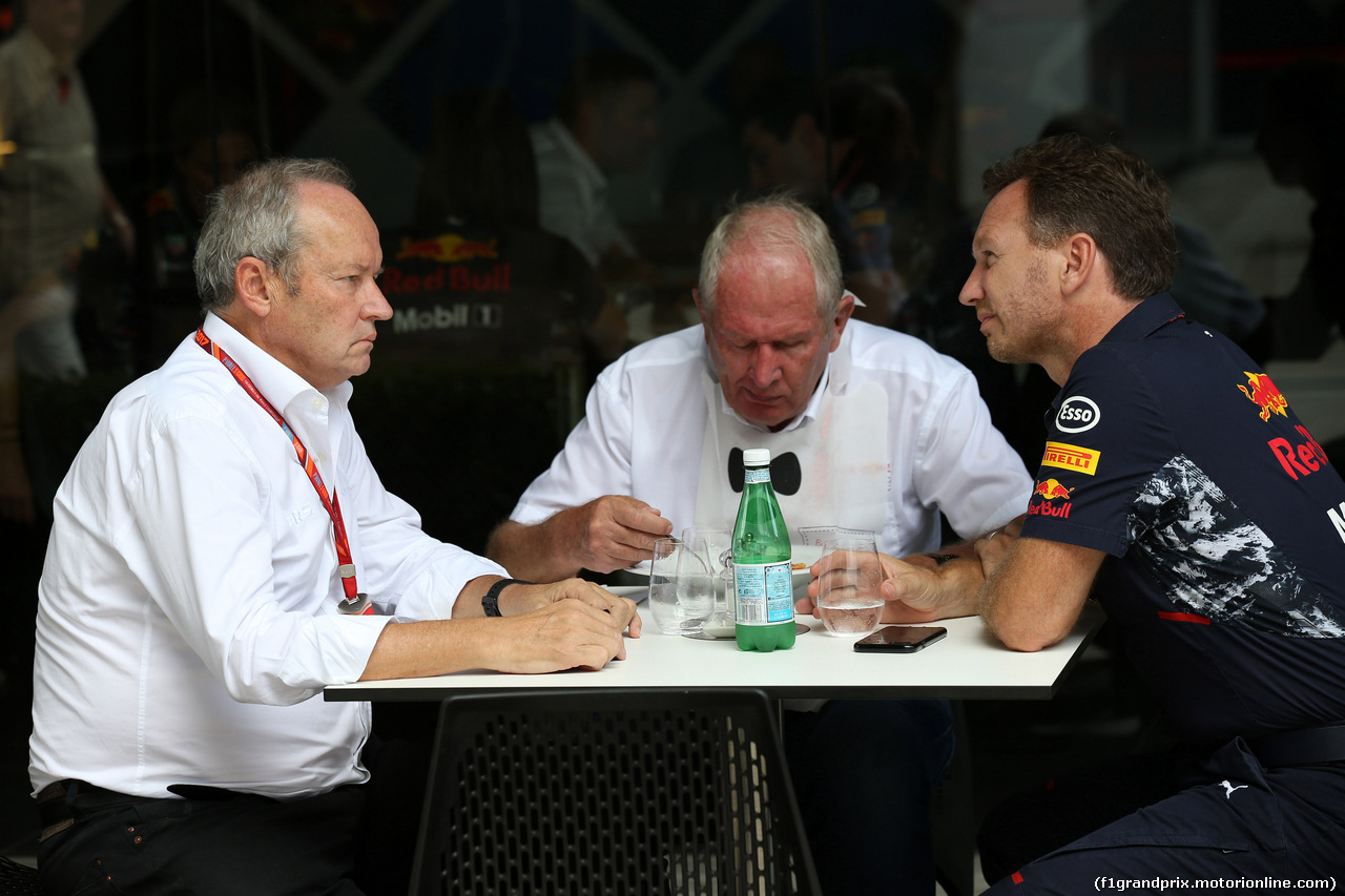 GP MALESIA, 30.09.2017 - Jerome Stoll (FRA) Renault Sport F1 President, Helmut Marko (AUT), Red Bull Racing, Red Bull Advisor e Christian Horner (GBR), Red Bull Racing, Sporting Director