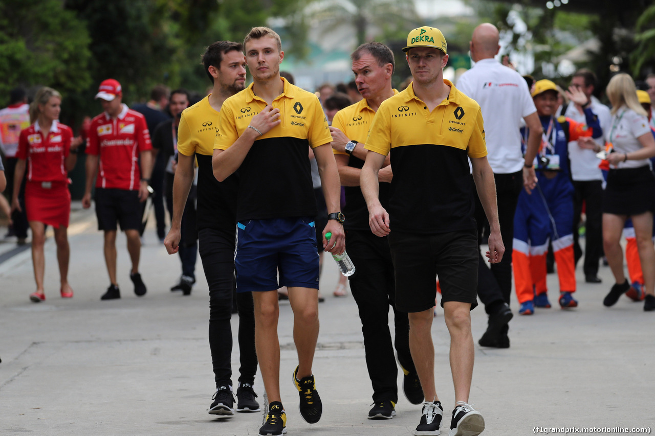 GP MALESIA, 29.09.2017 - Sergey Sirotkin (RUS) Renault Sport F1 Team RS17 e Nico Hulkenberg (GER) Renault Sport F1 Team RS17