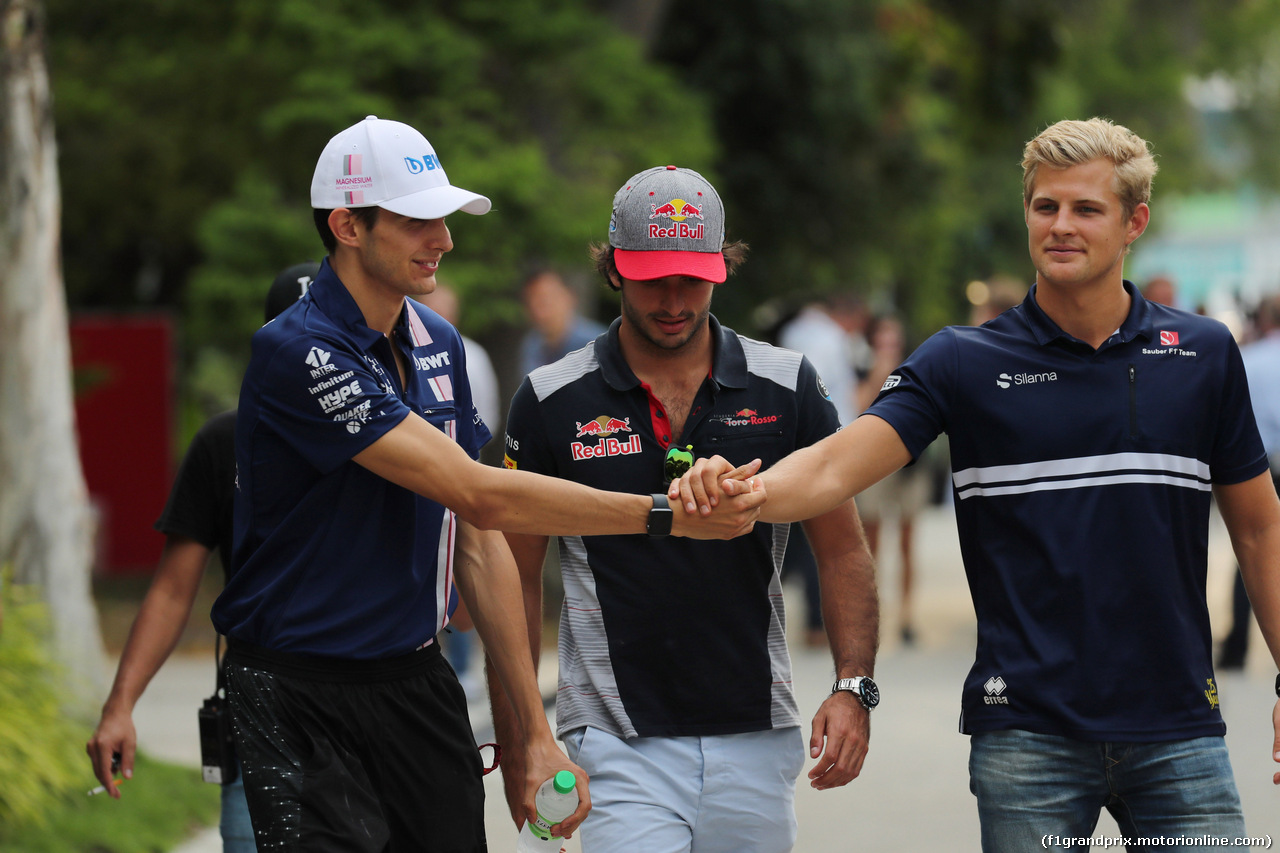 GP MALESIA, 29.09.2017 - Esteban Ocon (FRA) Sahara Force India F1 VJM10, Carlos Sainz Jr (ESP) Scuderia Toro Rosso STR12 e Marcus Ericsson (SUE) Sauber C36
