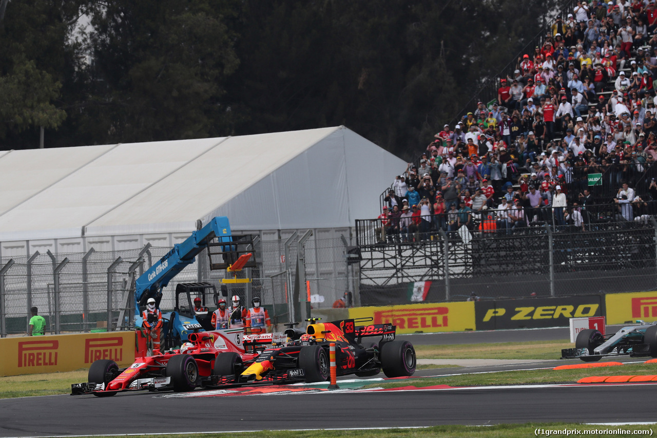 GP MESSICO, 29.10.2017 - Gara, Start of the race, Sebastian Vettel (GER) Ferrari SF70H e Max Verstappen (NED) Red Bull Racing RB13