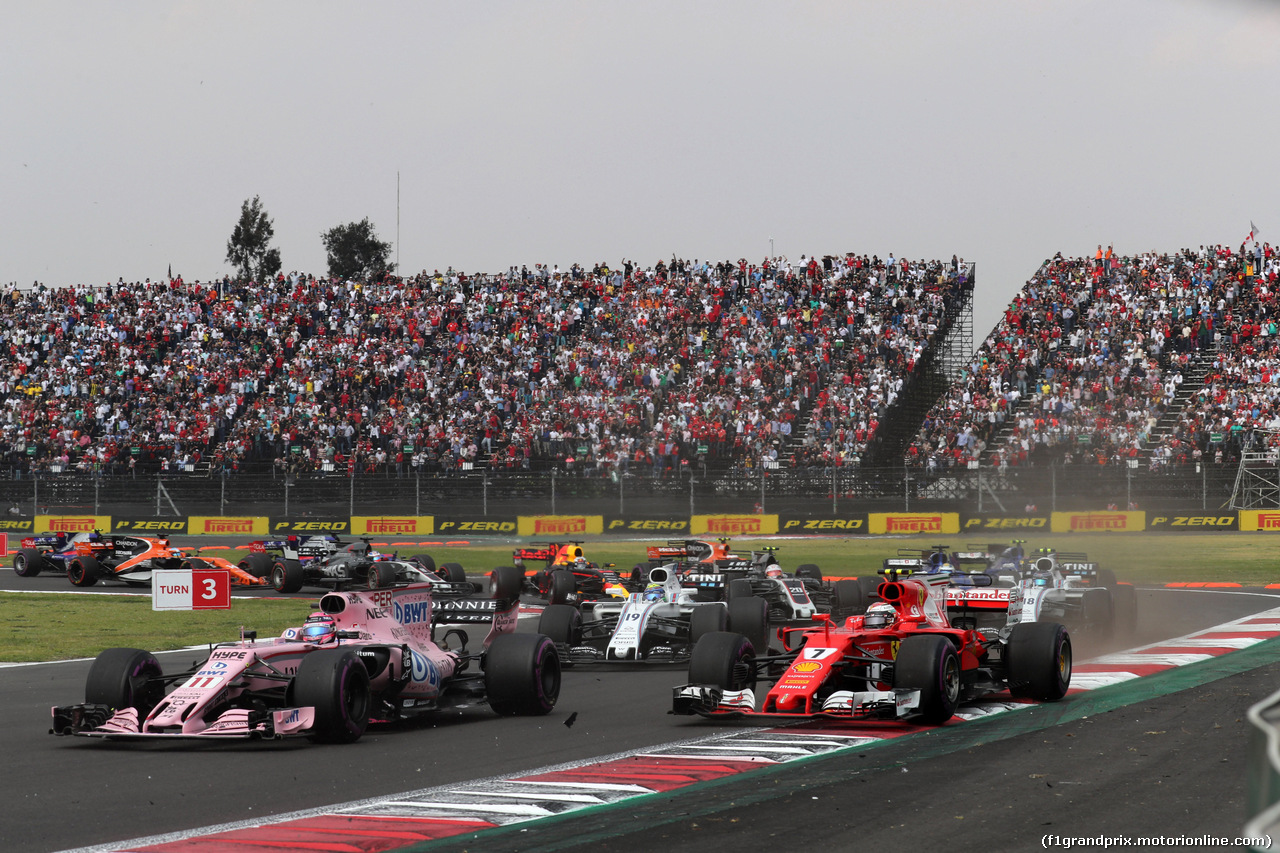 GP MESSICO, 29.10.2017 - Gara, Sergio Perez (MEX) Sahara Force India F1 VJM010 e Kimi Raikkonen (FIN) Ferrari SF70H