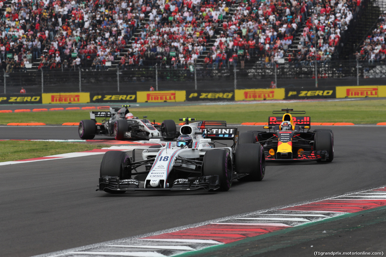 GP MESSICO, 29.10.2017 - Gara, Lance Stroll (CDN) Williams FW40 e Daniel Ricciardo (AUS) Red Bull Racing RB13