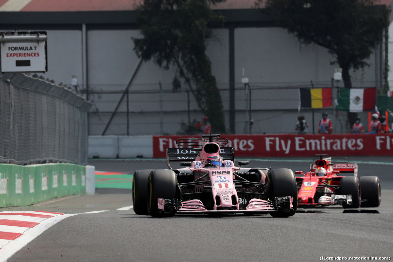 GP MESSICO, 29.10.2017 - Gara, Sergio Perez (MEX) Sahara Force India F1 VJM010 e Sebastian Vettel (GER) Ferrari SF70H