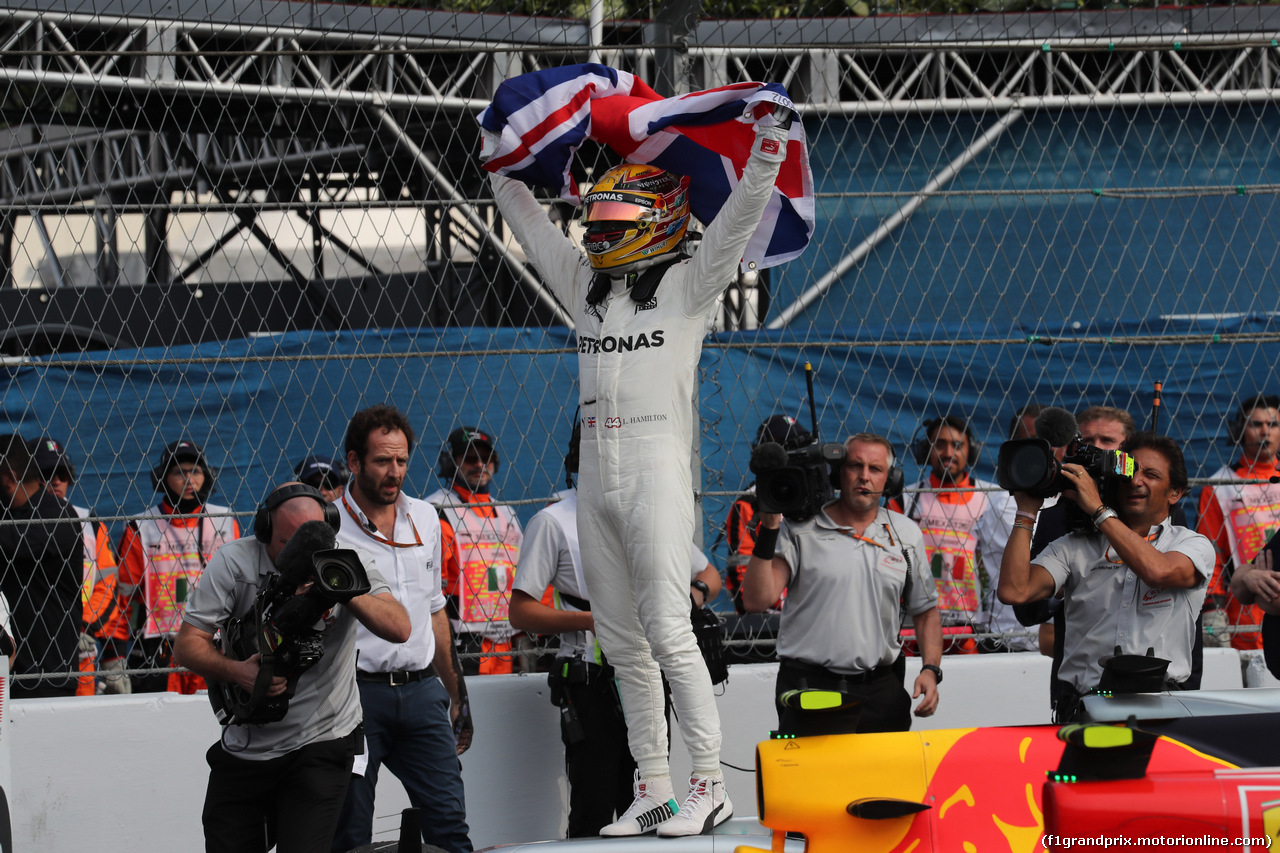 GP MESSICO, 29.10.2017 - Gara, Lewis Hamilton (GBR) Mercedes AMG F1 W08 World Champion 2017