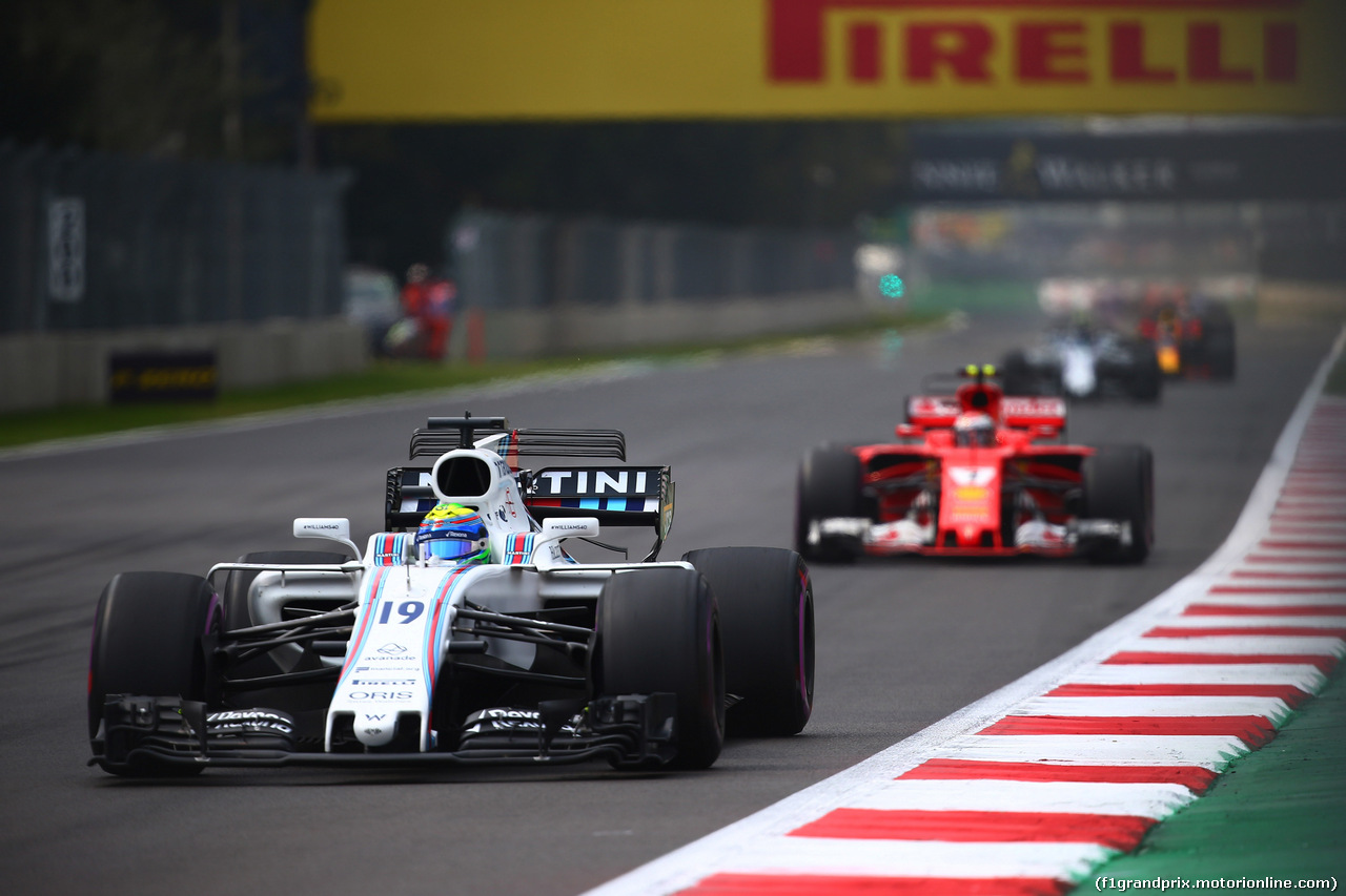 GP MESSICO, 29.10.2017 - Gara, Felipe Massa (BRA) Williams FW40 davanti a Kimi Raikkonen (FIN) Ferrari SF70H