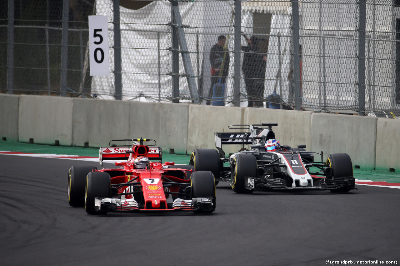 GP MESSICO, 29.10.2017 - Gara, Kimi Raikkonen (FIN) Ferrari SF70H e Romain Grosjean (FRA) Haas F1 Team VF-17