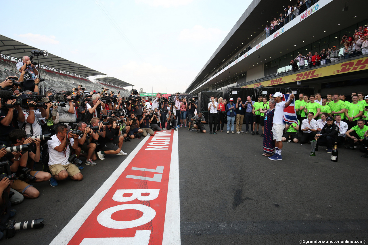 GP MESSICO, 29.10.2017 - Festeggiamenti, Lewis Hamilton (GBR) Mercedes AMG F1 W08 World Champion 2017