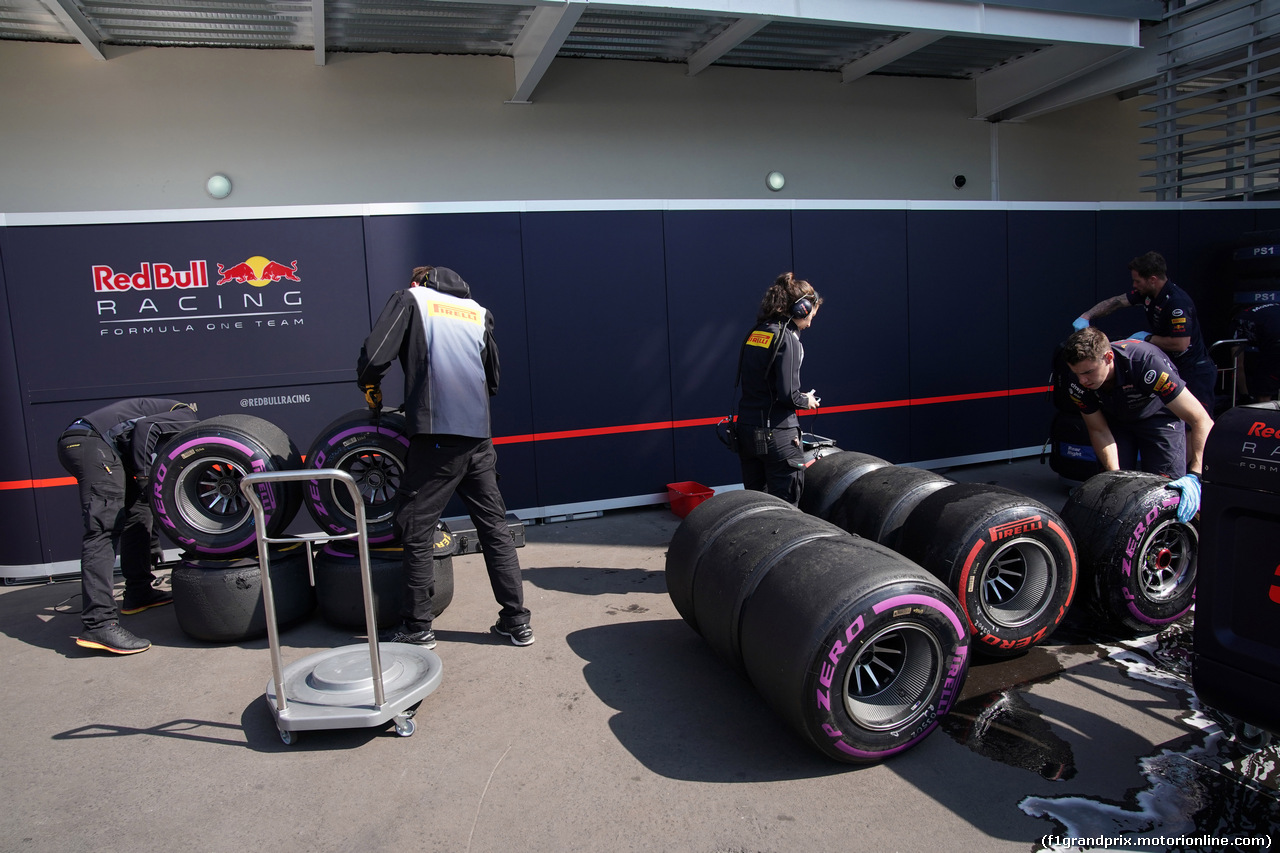 GP MESSICO, 28.10.2017 - Prove Libere 3, Pirelli Tyres