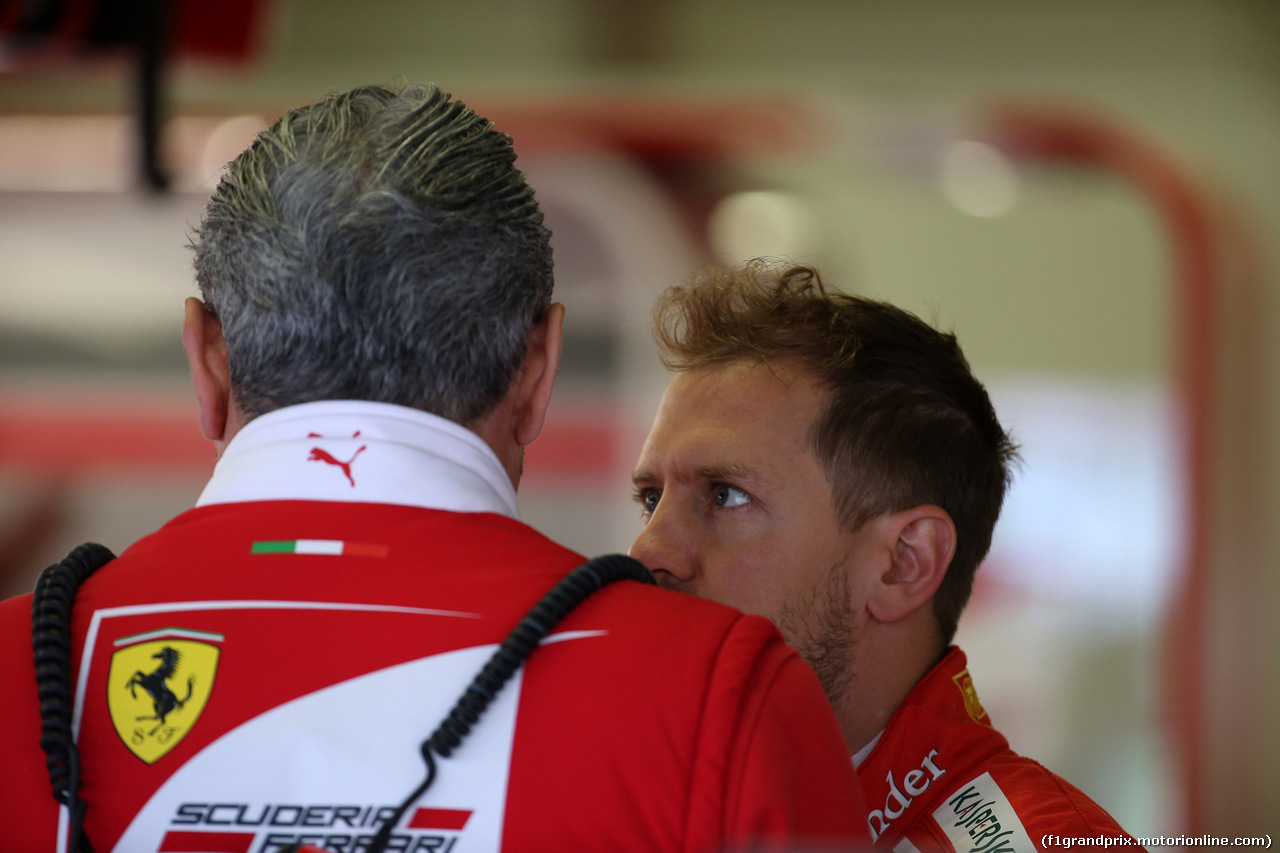 GP MESSICO, 28.10.2017 - Prove Libere 3, Sebastian Vettel (GER) Ferrari SF70H e Maurizio Arrivabene (ITA) Ferrari Team Principal