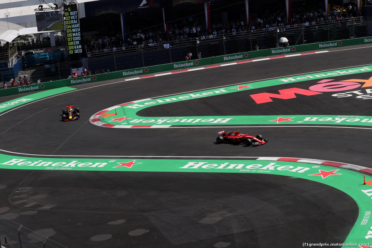 GP MESSICO, 28.10.2017 - Qualifiche, Daniel Ricciardo (AUS) Red Bull Racing RB13 e Kimi Raikkonen (FIN) Ferrari SF70H