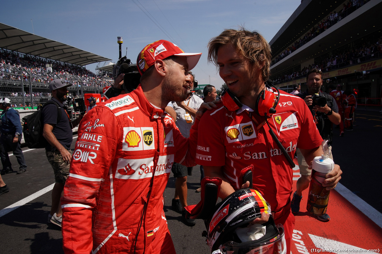 GP MESSICO, 28.10.2017 - Qualifiche, Sebastian Vettel (GER) Ferrari SF70H pole position e Antti Kontsas (FIN) Sebastian Vettel Personal Trainer