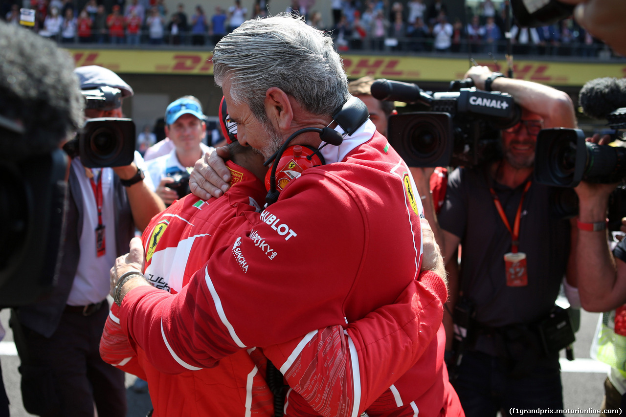GP MESSICO, 28.10.2017 - Qualifiche, Sebastian Vettel (GER) Ferrari SF70H pole position e Maurizio Arrivabene (ITA) Ferrari Team Principal
