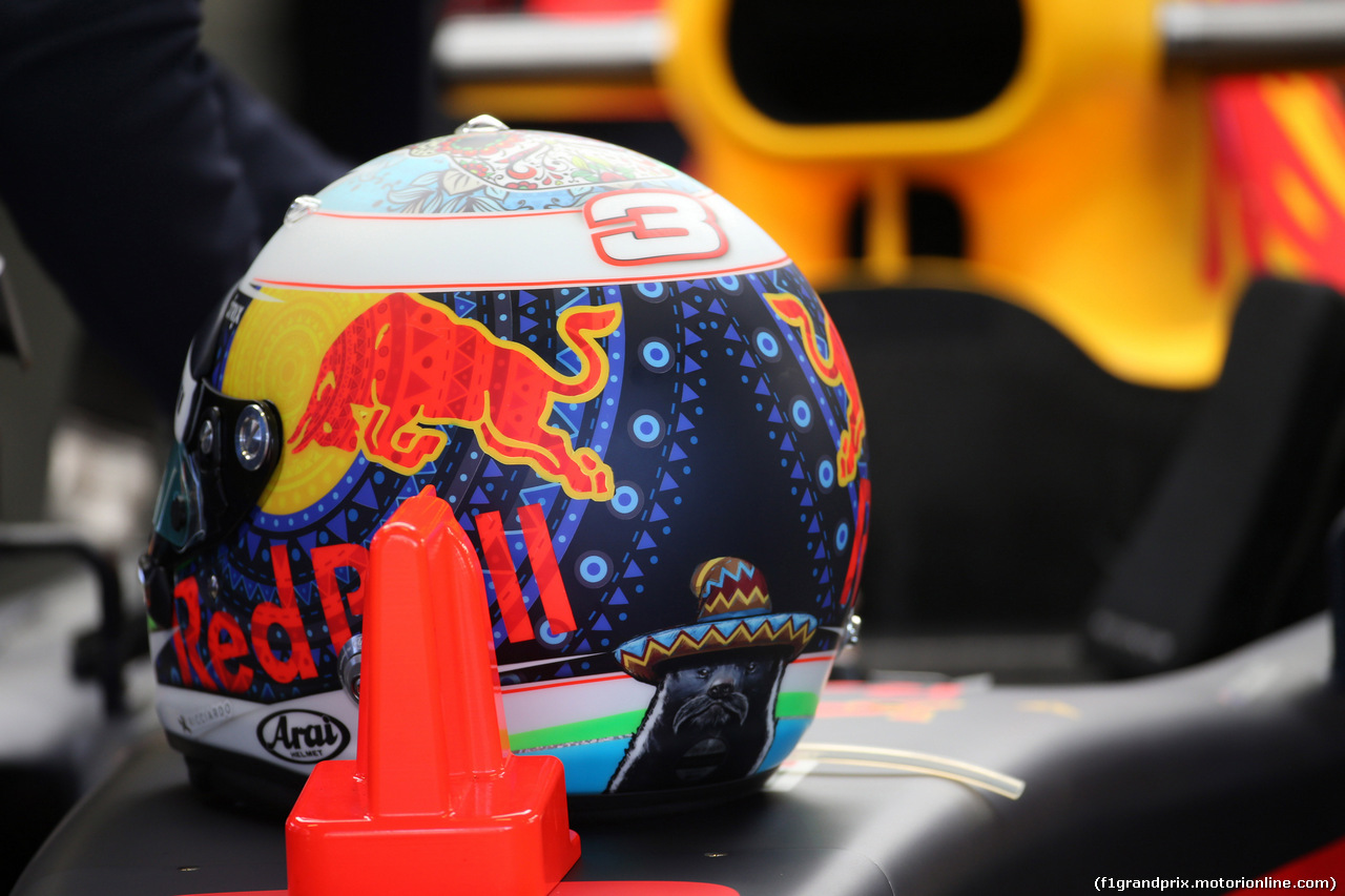 GP MESSICO, 27.10.2017 - Prove Libere 1, The helmet of Daniel Ricciardo (AUS) Red Bull Racing RB13
