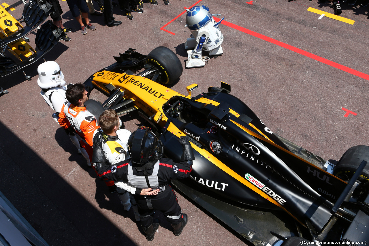 GP MONACO, 28.05.2017 - Gara, Nico Hulkenberg (GER) Renault Sport F1 Team RS17 e Jolyon Palmer (GBR) Renault Sport F1 Team RS17