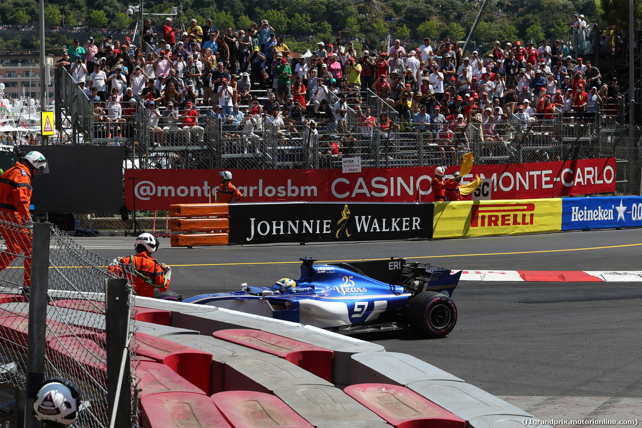 GP MONACO, 28.05.2017 - Gara, Crash, Marcus Ericsson (SUE) Sauber C36