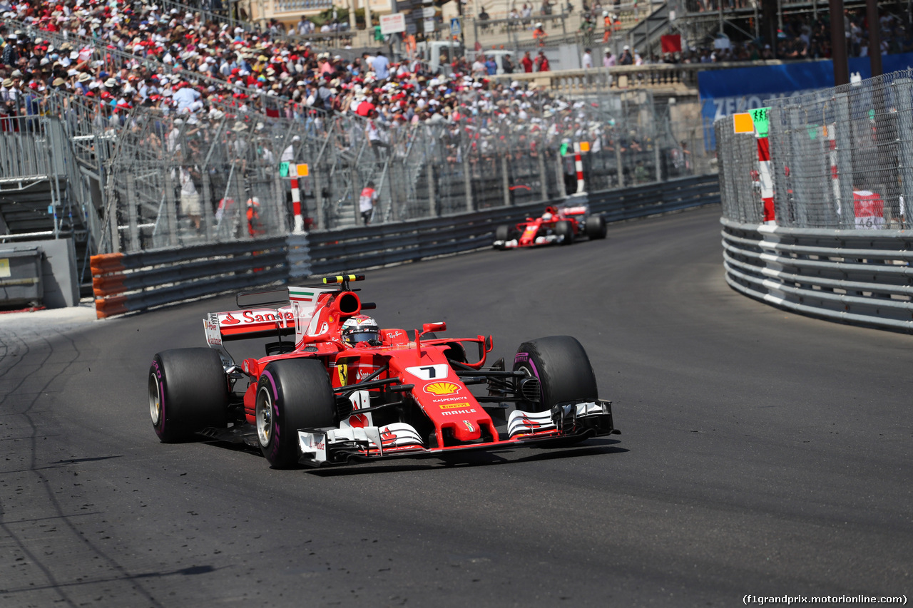 GP MONACO, 28.05.2017 - Gara, Kimi Raikkonen (FIN) Ferrari SF70H davanti a Sebastian Vettel (GER) Ferrari SF70H