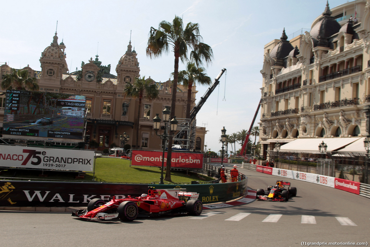 GP MONACO, 25.05.2017 - Prove Libere 1, Kimi Raikkonen (FIN) Ferrari SF70H e Daniel Ricciardo (AUS) Red Bull Racing RB13