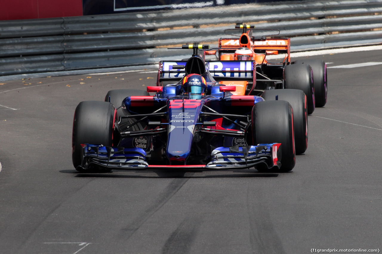 GP MONACO, 25.05.2017 - Prove Libere 1, Carlos Sainz Jr (ESP) Scuderia Toro Rosso STR12 e Stoffel Vandoorne (BEL) McLaren MCL32