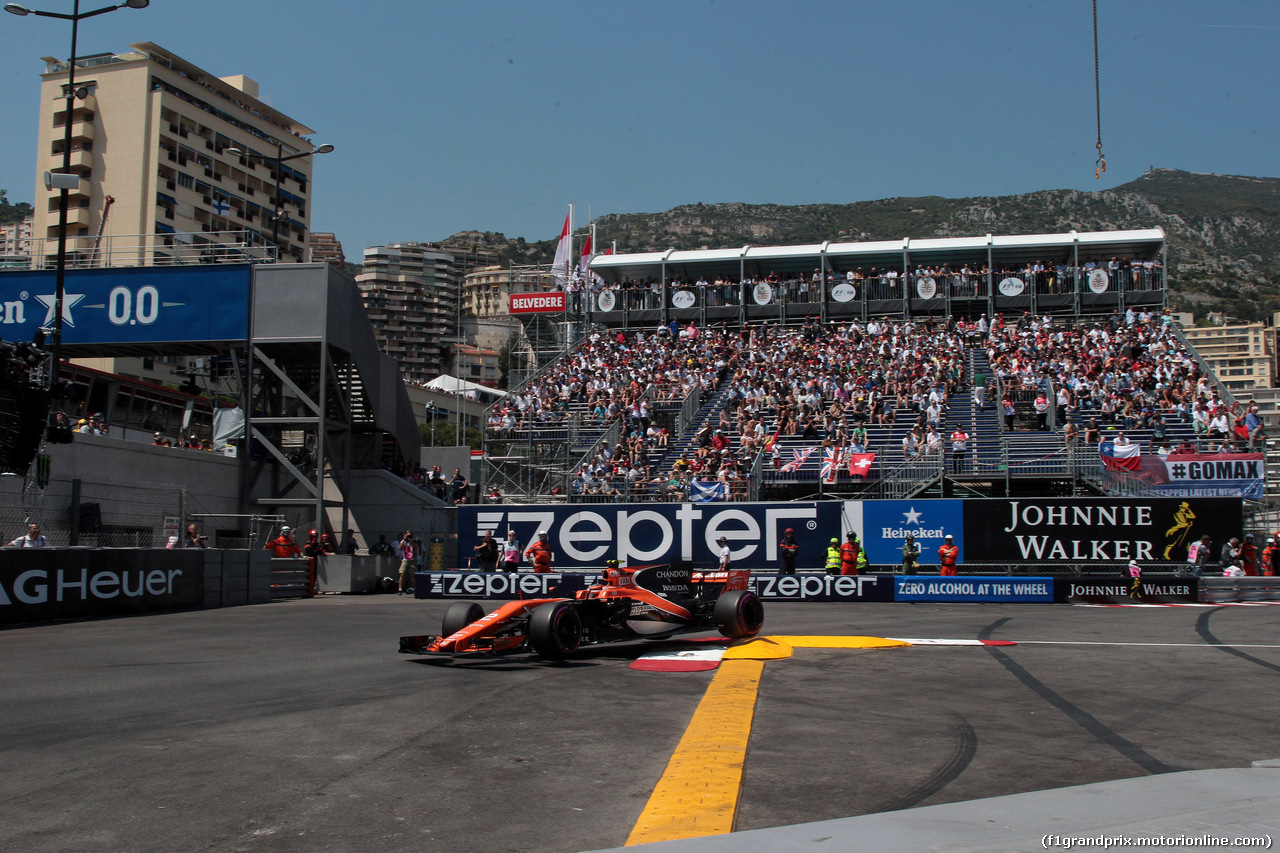 GP MONACO, 27.05.2017 - Qualifiche, Crash, Stoffel Vandoorne (BEL) McLaren MCL32