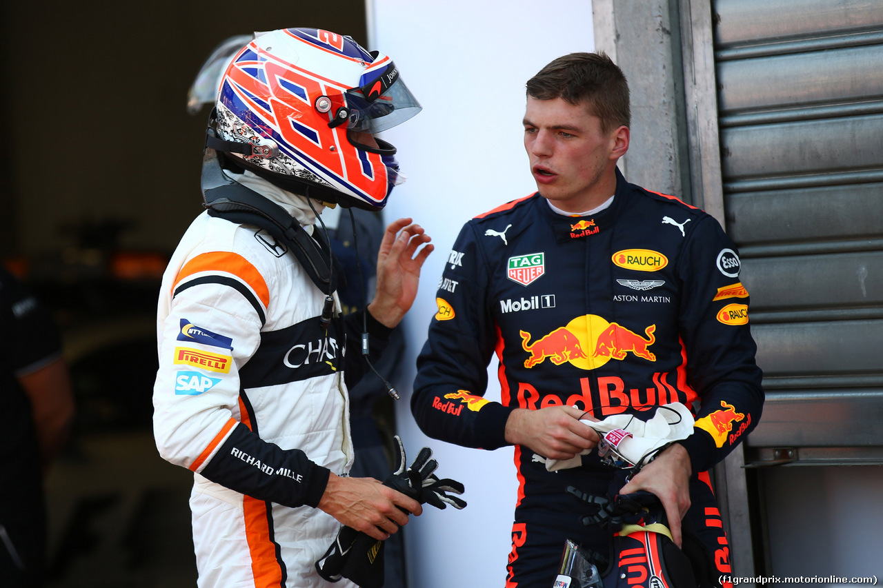 GP MONACO, 27.05.2017 - Qualifiche, Jenson Button (GBR) McLaren MCL32 e Max Verstappen (NED) Red Bull Racing RB13