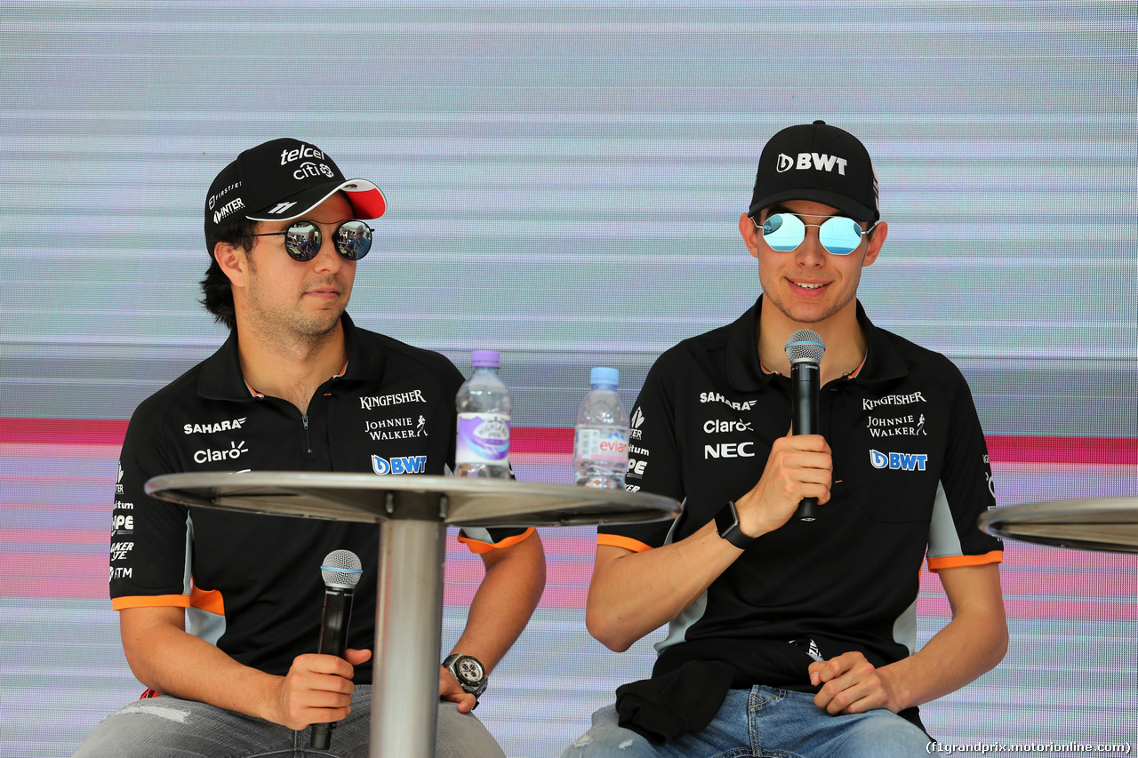 GP MONACO, 26.05.2017 - Sergio Perez (MEX) Sahara Force India F1 VJM010 e Esteban Ocon (FRA) Sahara Force India F1 VJM10