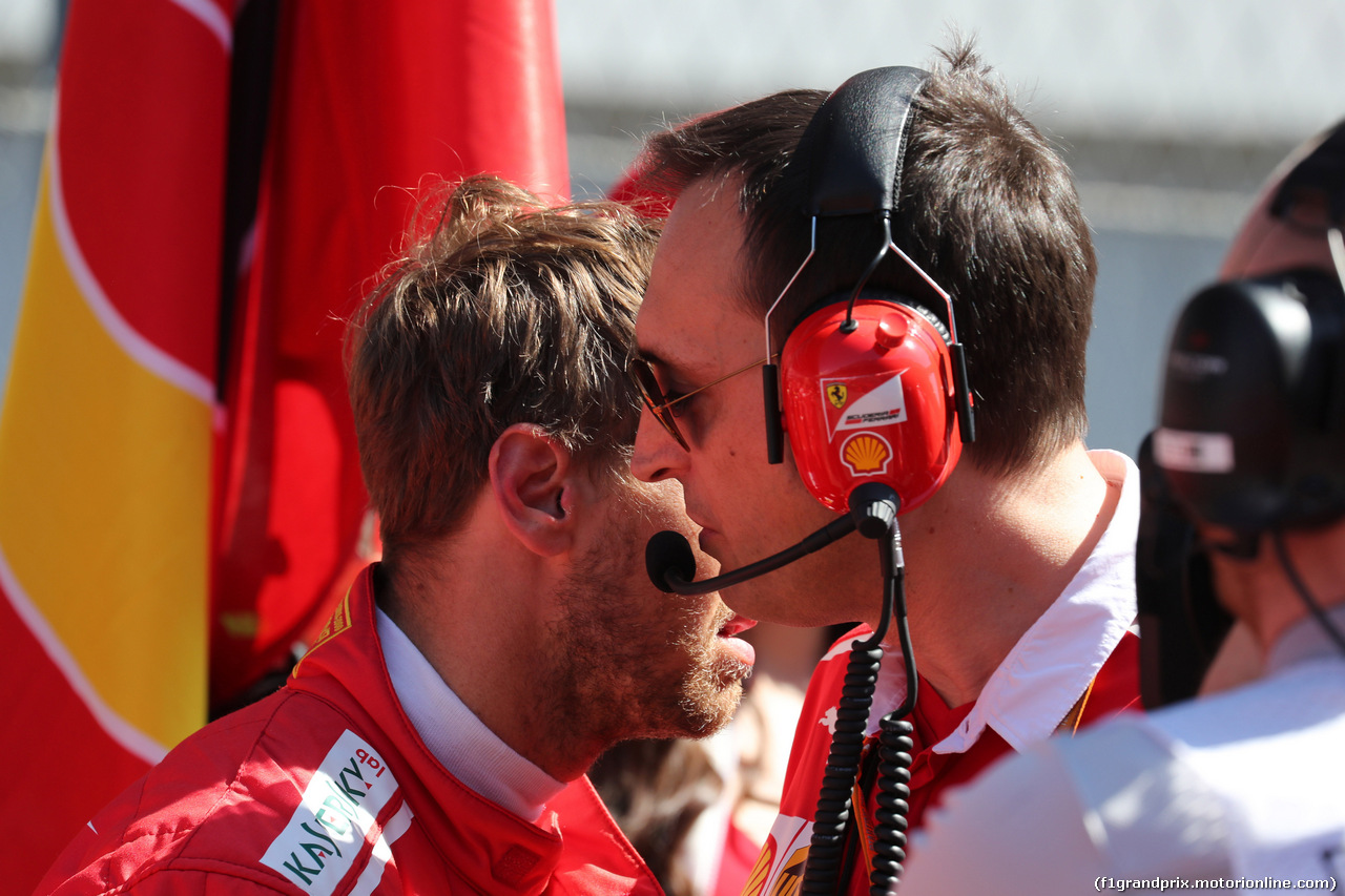 GP RUSSIA, 30.04.2017 - Gara, Sebastian Vettel (GER) Ferrari SF70H e Riccardo Adami (ITA) Ferrari Gara Engineer
