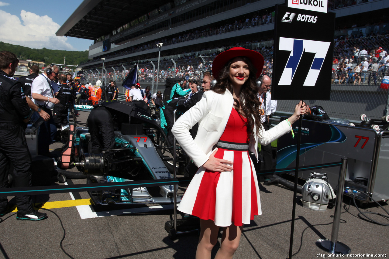 GP RUSSIA, 30.04.2017 - Gara, The griglia Ragazza of Valtteri Bottas (FIN) Mercedes AMG F1 W08