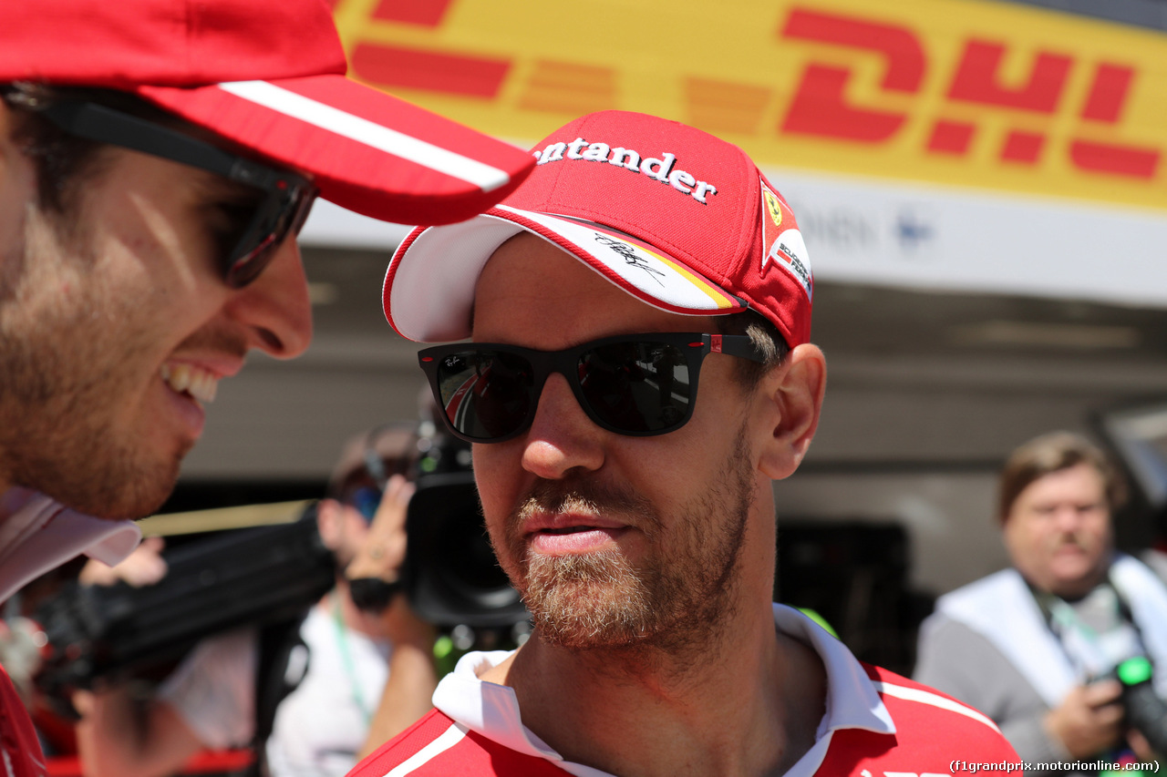GP RUSSIA, 27.04.2017 - Antonio Giovinazzi (ITA) Test Driver, Ferrari e Kimi Raikkonen (FIN) Ferrari SF70H