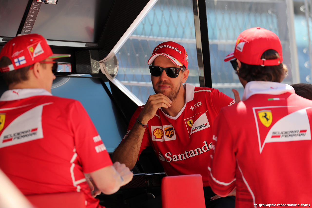 GP RUSSIA, 27.04.2017 - Kimi Raikkonen (FIN) Ferrari SF70H, Sebastian Vettel (GER) Ferrari SF70H e Antonio Giovinazzi (ITA) Test Driver, Ferrari