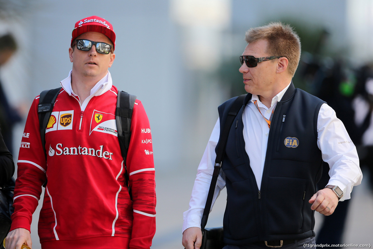 GP RUSSIA, 29.04.2017 - Kimi Raikkonen (FIN) Ferrari SF70H e Mika Salo (FIN), FIA Steward