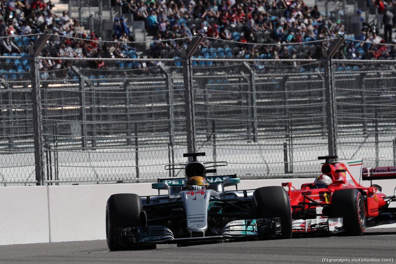 GP RUSSIA, 29.04.2017 - Qualifiche, Lewis Hamilton (GBR) Mercedes AMG F1 W08 e Sebastian Vettel (GER) Ferrari SF70H