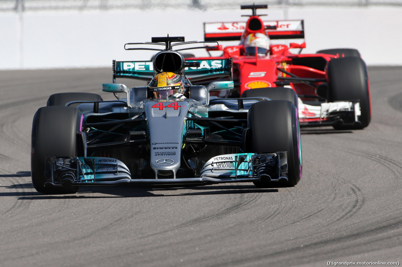 GP RUSSIA, 29.04.2017 - Qualifiche, Lewis Hamilton (GBR) Mercedes AMG F1 W08 e Sebastian Vettel (GER) Ferrari SF70H