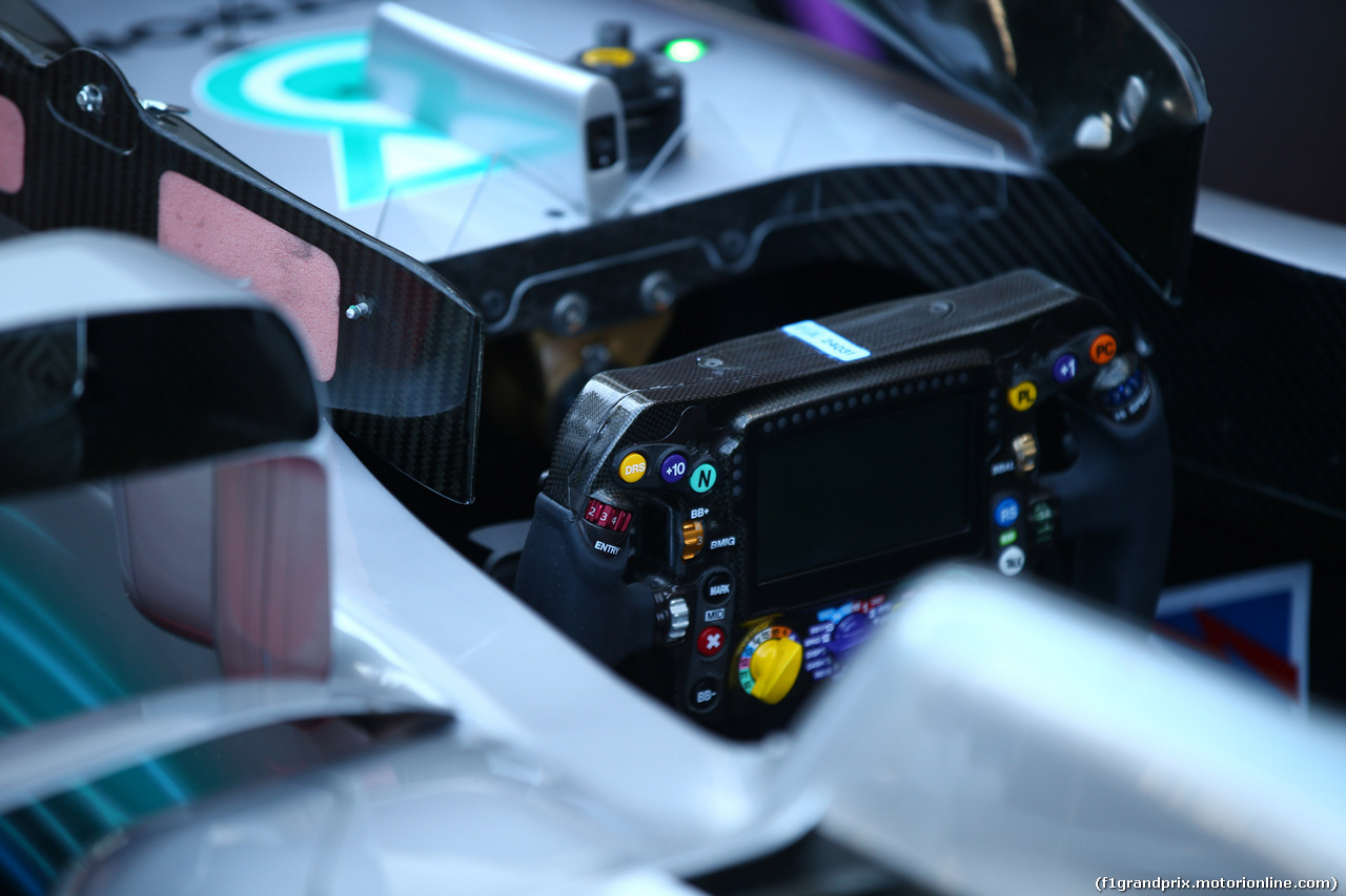 GP RUSSIA, 29.04.2017 - Qualifiche, The steering wheel of Lewis Hamilton (GBR) Mercedes AMG F1 W08