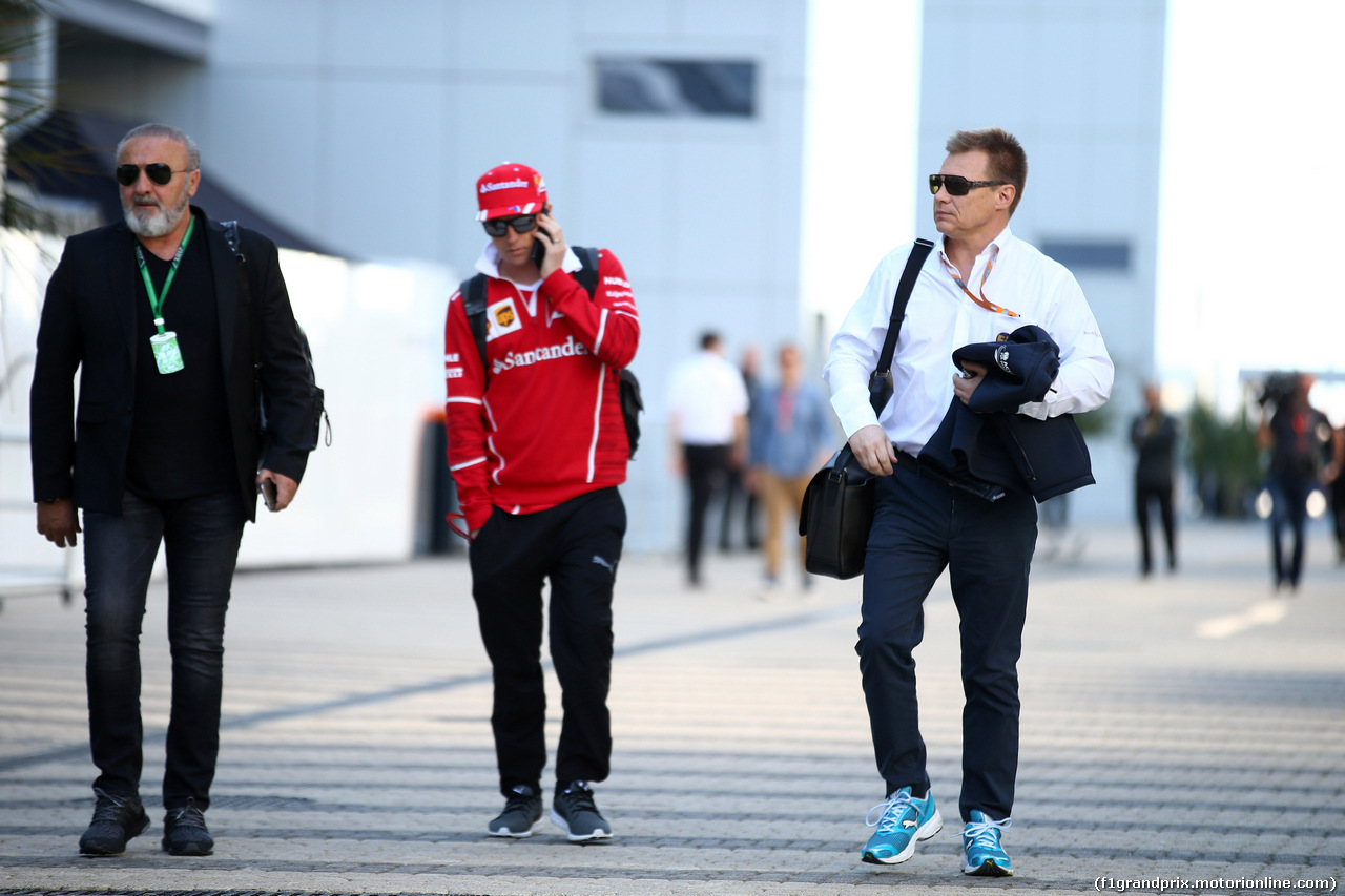 GP RUSSIA, 28.04.2017 - Kimi Raikkonen (FIN) Ferrari SF70H e Mika Salo (FIN), FIA Steward